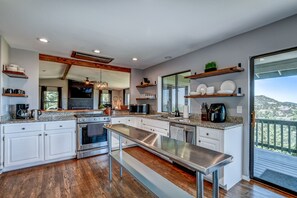 Fridge, microwave, oven, stovetop - Lookout Lodge: Views, Spacious, Updated, <10 mins to DT, Game Room, EV charger (Prescott)