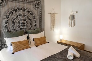 3 bedrooms, iron/ironing board, travel cot, Internet