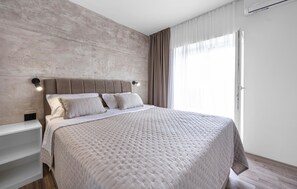 4 bedrooms, in-room safe, iron/ironing board, travel cot