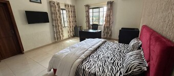 มายา ลอจ์ แอนด์ เคทเทอริ่ง เซอร์วิส