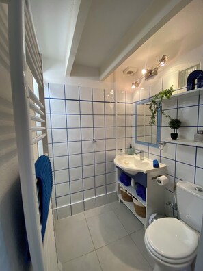 Shower, hair dryer, towels, toilet paper