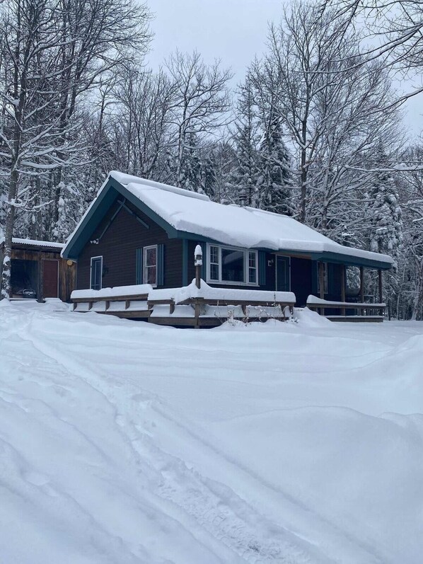 Exterior - Charmingly updated 2 bed cabin with WiFi in Rangeley Maine (Rangeley)