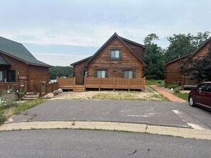 Exterior - Cozy 3-bdrm cabin in Warrens with AC WiFi and a beautiful view off the back deck (Warrens)