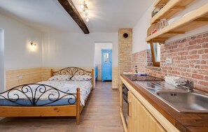 1 dormitorio, tabla de planchar con plancha, cuna de viaje y wifi gratis