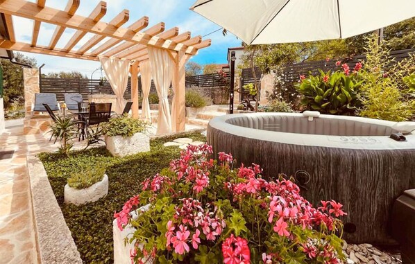 Outdoor dining - Beautiful home in Sibenik with WiFi (Sibenik)