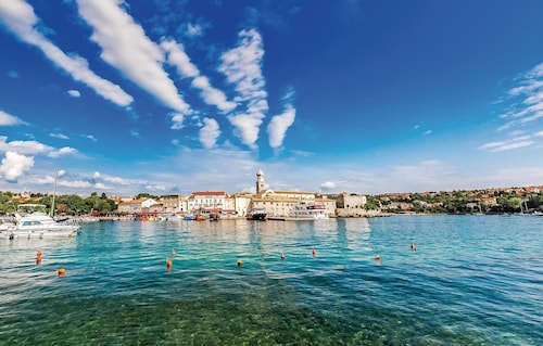 2 bedroom beach front apartment in Pinezici