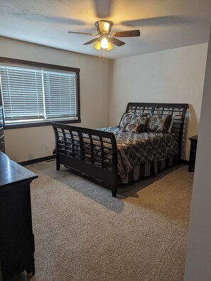 2 bedrooms, iron/ironing board, free WiFi, bed sheets