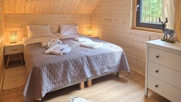 2 bedrooms, travel crib, free WiFi