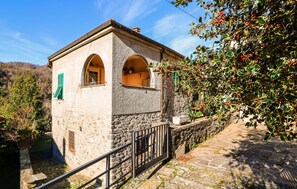 Exterior - Awesome home in Castagnetoli (Castagnetoli)