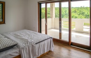 5 Schlafzimmer, Reisekinderbett, kostenloses WLAN, Bettwäsche