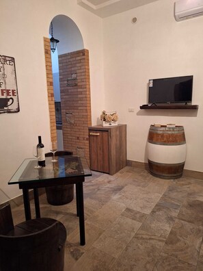 Interior - The Cellar of Sunrise & Sunset (Pimonte)