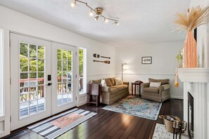 Smart-tv en een open haard