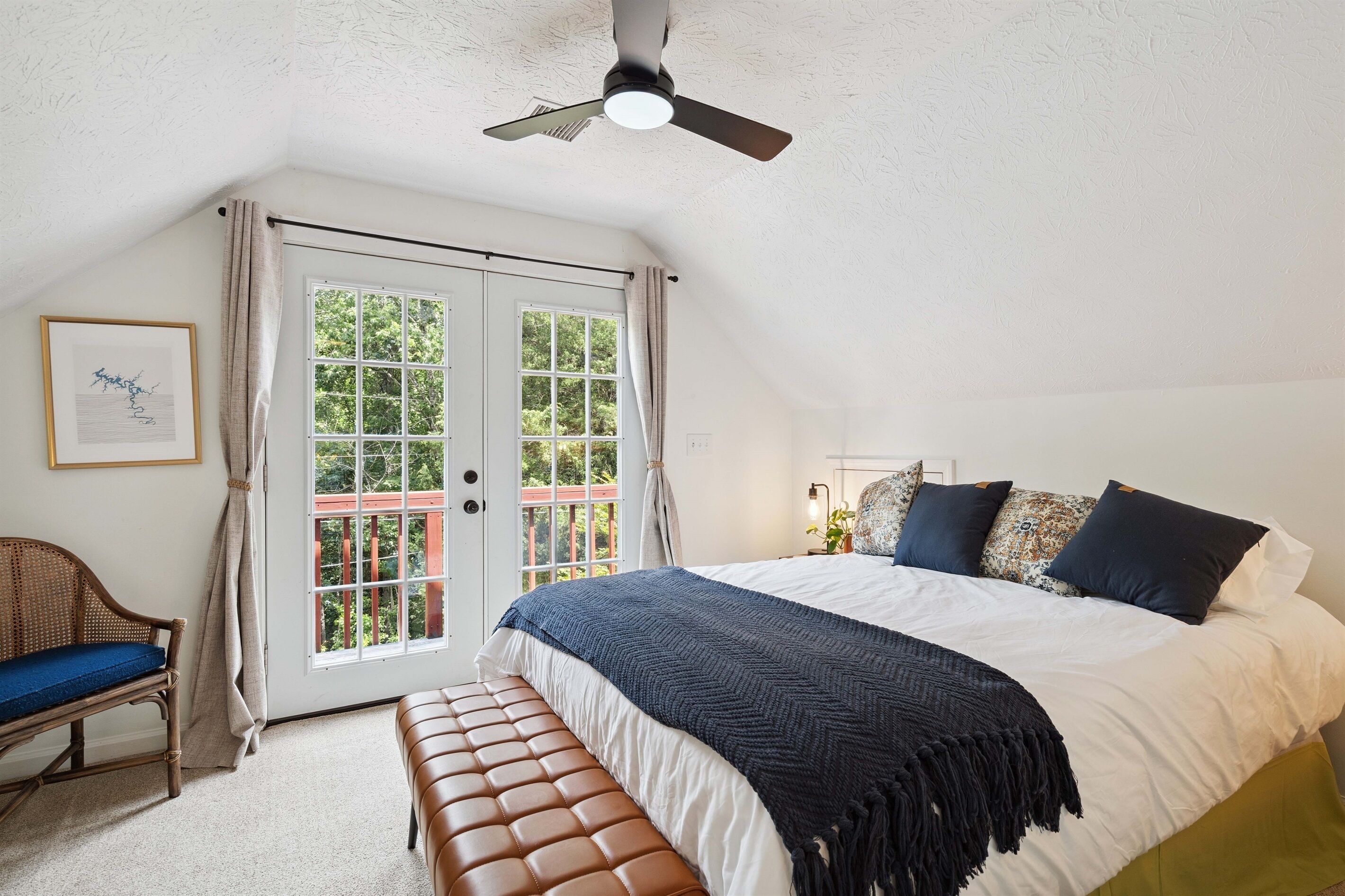 3 habitaciones, escritorio, tabla de planchar con plancha y wifi 