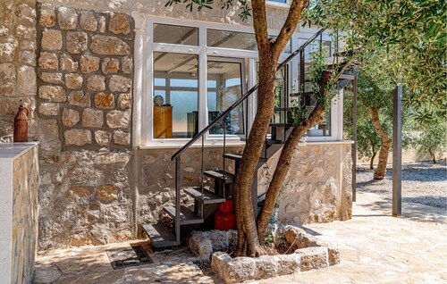 Gorgeous home in Ston