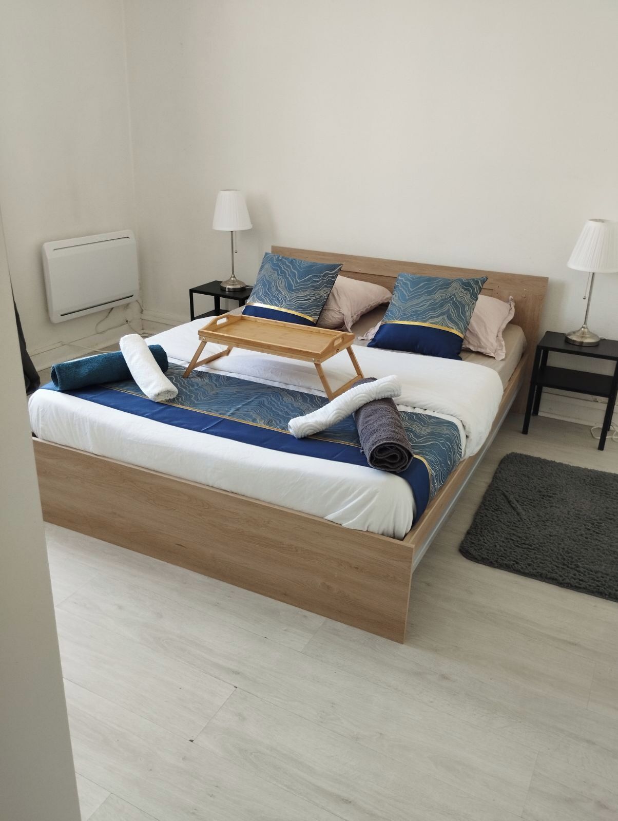 5 bedrooms, iron/ironing board, WiFi, bed sheets