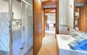 Shower, hair dryer - Beautiful apartment in Marzabotto (Marzabotto)