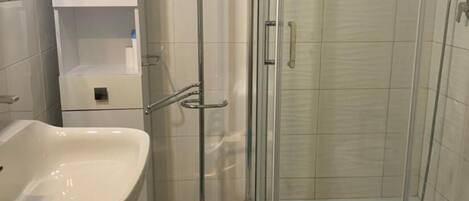 Leilighet, 2 soverom | Dusj på badet