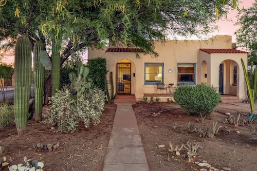 Close to U of A / 1 BR 1 BA / Patio / Sam Hughes