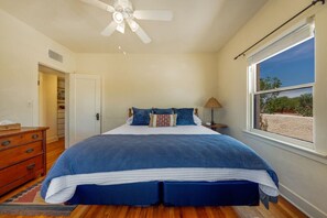 2 bedrooms, iron/ironing board, travel cot, free WiFi