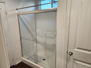 Handtücher, Seife, Shampoo, Toilettenpapier
