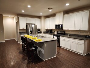 Private kitchen - Cozy 4-bedroom bungalow with WiFi, AC in lovely Riverside.  (Riverside)