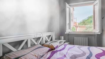 2 makuuhuonetta, silitysrauta/-lauta, ilmainen Wi-Fi, vuodevaatteet