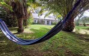Property grounds - Awesome home in Ploubezre (Ploubezre)
