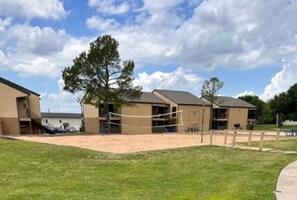 Sport court - KING bed,central, worker-friendly,LongStayDiscount (Sherman)