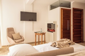 Habitación doble superior, balcón | Escritorio, tabla de planchar con plancha, cunas y wifi gratis