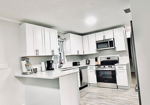 Beautifull 4 bedroom home complete with couvered swimmng pool.