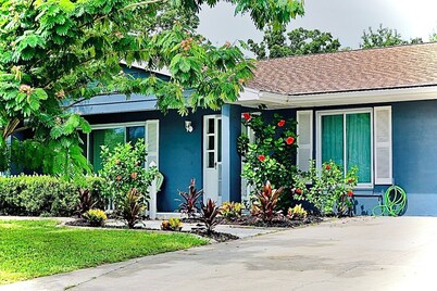 Beautifull 4 bedroom home complete with couvered swimmng pool.