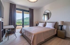 5 bedrooms, in-room safe, iron/ironing board, travel cot