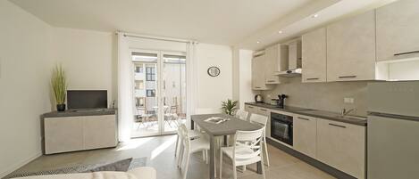 Apartment, Balcony | Living area