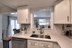 Réfrigérateur, micro-ondes, four, lave-vaisselle