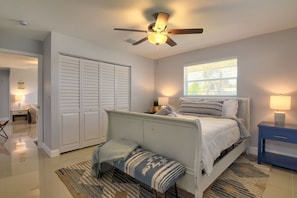 3 bedrooms, desk, iron/ironing board, free WiFi - Serene Zen Retreat: Tranquil 3-Bed, 2-Bath Oasis in Palm Beach Gardens
 (Palm Beach Gardens)