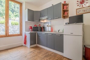 Fridge, microwave, oven, stovetop - Watering Can And Soldier (PLANAY)