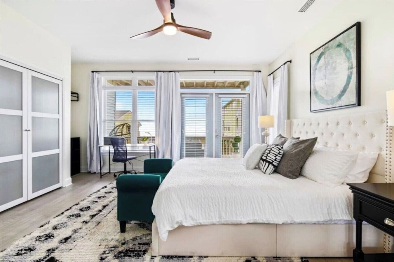 5 bedrooms, desk, iron/ironing board, travel crib