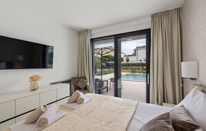 4 bedrooms, travel cot, free WiFi, bed sheets