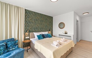 4 bedrooms, travel crib, free WiFi, bed sheets - Stunning home in Banjole (Banjole)