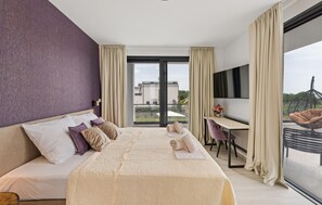 4 bedrooms, travel cot, free WiFi, bed sheets