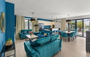 Smart TV, table tennis