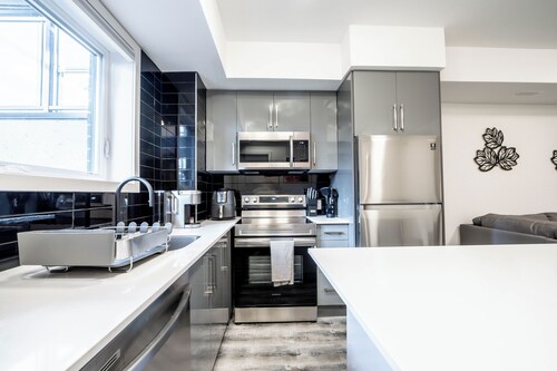 Cozy 1BR with Parking, Only 7 Mins to The Falls and Sleeps 3!