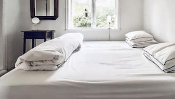 2 bedrooms, travel cot, free WiFi