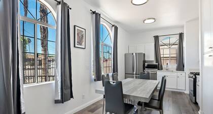 Fabulous 3-bedroom 2-bath unit centrally located near Universal/Hollywood for 6+