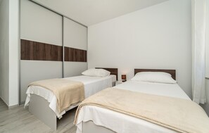 2 bedrooms, iron/ironing board, free WiFi, bed sheets - Stunning apartment in Rtina with house sea view (Rtina)