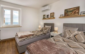 2 bedrooms, bed sheets