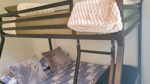 4 bedrooms, desk, free WiFi, bed sheets
