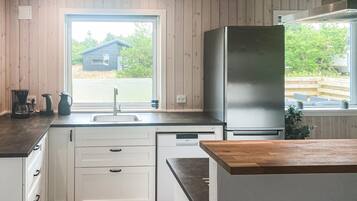 Geladeira, micro-ondas, fogão, cooktop