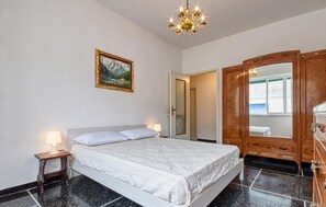 1 chambre, fer et planche à repasser, lit parapluie, Wi-Fi gratuit
