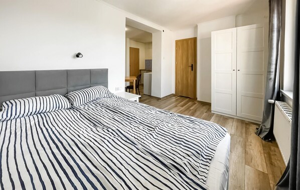 1 bedroom, free WiFi, bed sheets